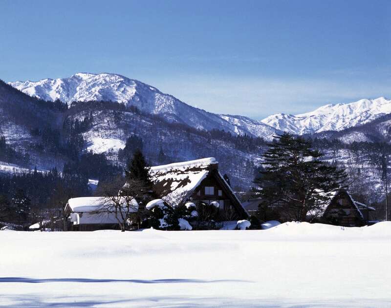 【三宮・梅田・京都ルート発】 【年末年始】加賀温泉郷　山中温泉又は片山津温泉カニづくしと古都金沢・白川郷３日間2