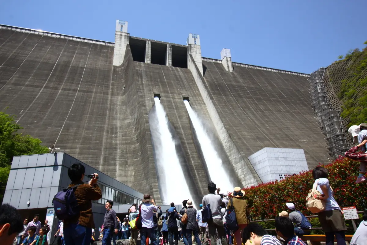 ★4/15　催行決定★【横浜発】宮ケ瀬ダムで観光放流見学！B級グルメ2年連続金賞「あげパン」工場見学＆試食とテレビでおなじみ「宮ケ瀬ダムカレー」1