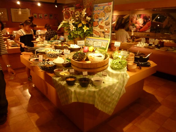 【仙台エリア発】 絶景の八幡平の紅葉とあのヤクルト工場見学＆ 自然食ビュッフェランチ（日帰り）3