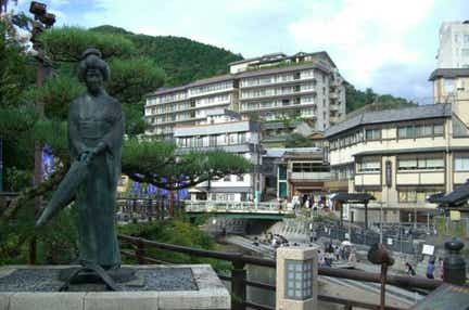 【青森空港発】 関西名湯そぞろ歩き！有馬・城崎・湯村温泉　と天空の城「竹田城跡」・城下町出石・六甲山横断ルート（3日間）