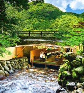 夏の避暑旅！さわやか『にしめら川床』とクールスポット『球泉洞』　日帰りバスツアー🚌1