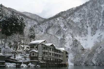 【東京駅・上野駅・大宮駅・高崎駅発】 船でしか行けない秘境「大牧温泉」信州の秘湯「白骨温泉」3日間