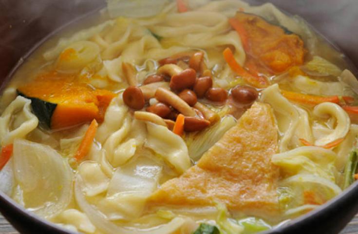 [新宿発]有名専門店のほうとうは鉄なべで熱々！ジューシーなシャインマスカット食べ放題と人気の「野菜詰め放題体験」付き♪山梨グルメに観光に山梨満喫日帰りバスツアー【全日催行決定！】2