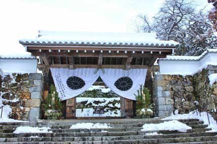 京の冬の風物詩！大原三千院『初午 大根焚き』＆芸能の神様「車折神社」ご参詣と嵐山ご散策【大和八木・橿原神宮・五位堂発】