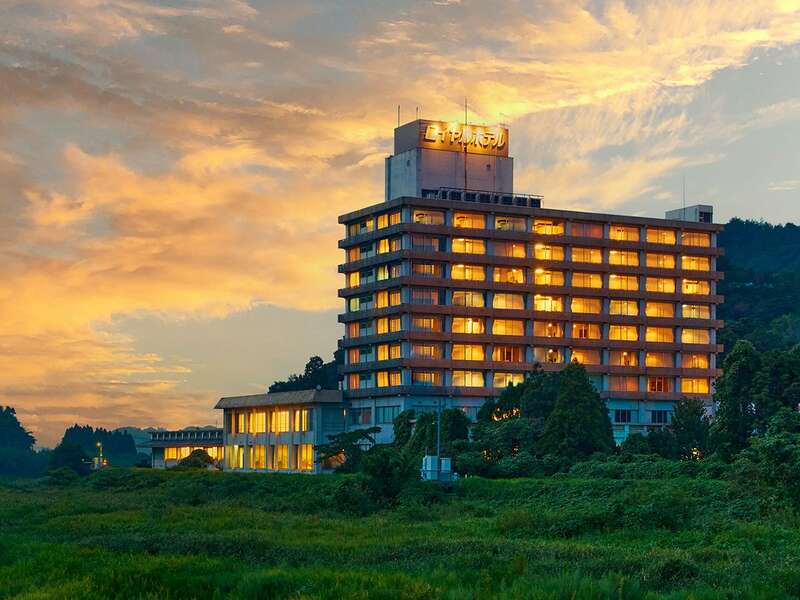 【大分県内／小倉駅発】 年度末大感謝祭！三朝温泉ロイヤルディナービュッフェと出雲大社2日間3