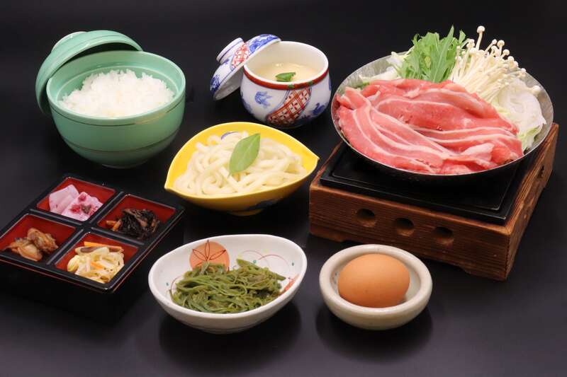 【和歌山駅東口発】 春うらら　伊勢神宮・内宮といちご狩り食べ放題・特選牛すき焼きランチ　日帰り2