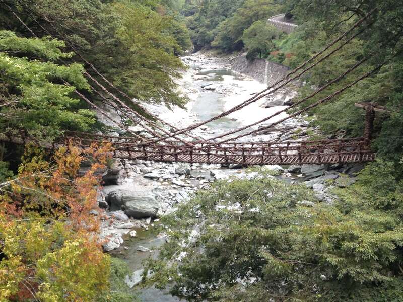 【JR福山駅発】錦秋の大歩危峡遊覧船と祖谷のかずら橋　日帰り3