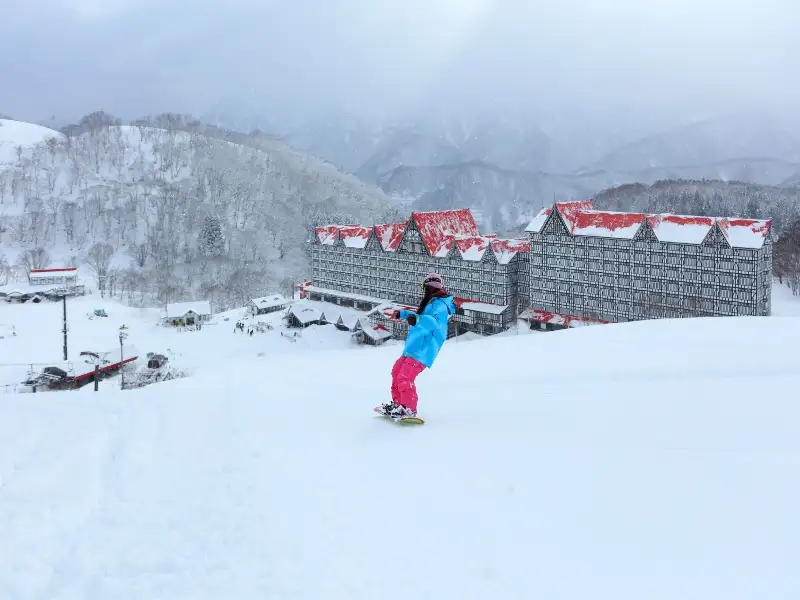 朝発バス／東京発　ホテルグリーンプラザ白馬　白馬コルチナスキー場　1泊につきリフト1日券＆館内利用券付｜ゲレンデ目の前の好立地！豪華なディナーバイキングと展望岩風呂から望む大自然がおすすめ！2