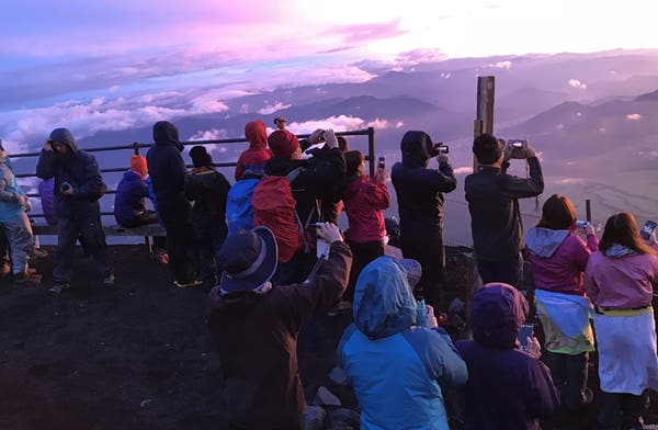 富士山登山★[首都圏発★フリープラン]自由度が高いフリープランは八合目の山小屋指定！富士山を歩こう3