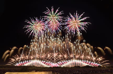5つ星の宿に泊まる 全国デザイン花火競技会「第33回赤川花火大会」 2日間　約12000発の花火が夜空を彩る