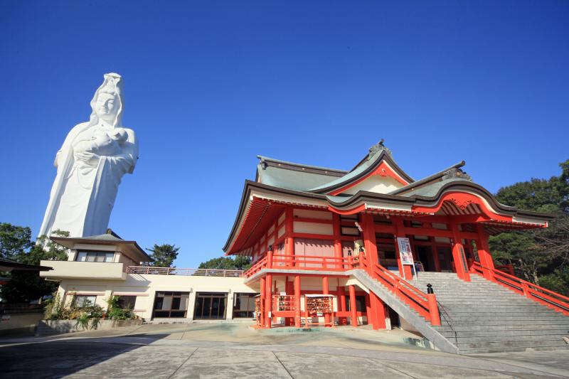 【小倉・黒崎・引野口発】【よかバス/福岡県助成金適用】福岡ブランド高級柿「秋王」1玉＆熟成シャインマスカットお持ち帰り！一の瀬焼き窯元＆くるめ和韻を楽しむ秋実祭　日帰り　2