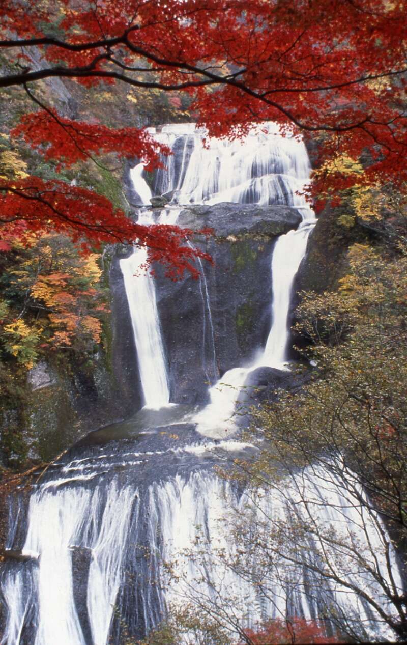 【秋田市内発】 北関東紅葉名所めぐり　日本三名瀑袋田の滝・日本最大級の長さを誇る竜神大吊橋　塩原温泉　２日間1