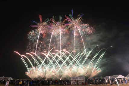 【東京駅・上野駅・大宮駅・宇都宮駅発】 創造花火の真髄を魅せる『大曲の花火―秋の章―』と紅葉の栗駒山・鳥海山絶景めぐり３日間