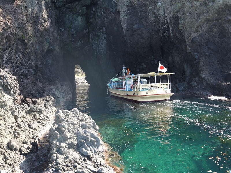 【富山県内発】 【旅して応援！能登応援イベント】能登金剛遊覧船・巌門クルーズと能登中島のカキフライ御膳の昼食　日帰り3