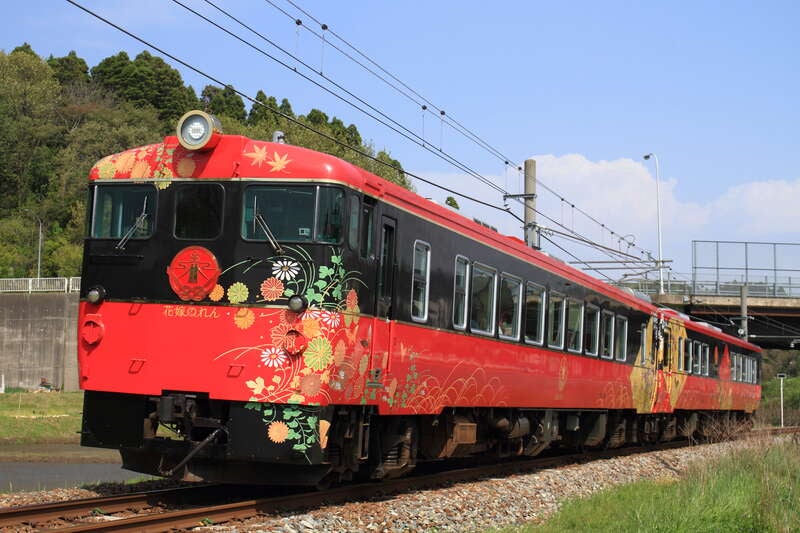【大阪駅・新大阪駅・京都駅発】 華やぎの観光列車「花嫁のれん」と絶景の氷見線でめぐる金沢能登旅情２日間2