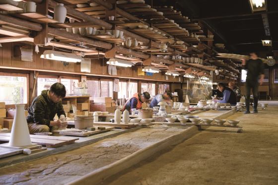 【福岡発／添乗員同行】佐賀県×西鉄 共同開発企画 ☆ 限定12席/本ツアーのみのスペシャルなお土産付き ☆ 西鉄最高級バスGRANDAYS(グランデイズ)で行く 佐賀ラグジュアリーツアー 佐賀の伝統工芸や美食を堪能しながら非日常を体験する特別な旅 〈焼き物好きには必見のツアーです〉 ■嬉野八十八(やどや) コンフォートデラックス／1泊2食付き■2