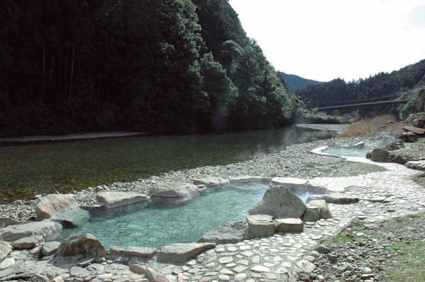 【高崎駅発】 世界遺産高野山・熊野古道・熊野三山　伊勢神宮と 忘帰洞の「ホテル浦島」南紀勝浦温泉・川湯温泉　3日間2