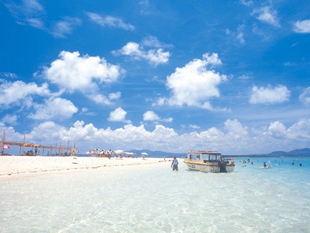 ■☆★50周年セール★☆【夏季限定/奥の浜上陸プラン】“東洋一”と呼ばれる360度砂浜の島へ！奥の浜へ上陸できるのは当ツアーのみ☆ご宿泊は久米島の個性派ホテルを自由にチョイス！ 3泊4日2