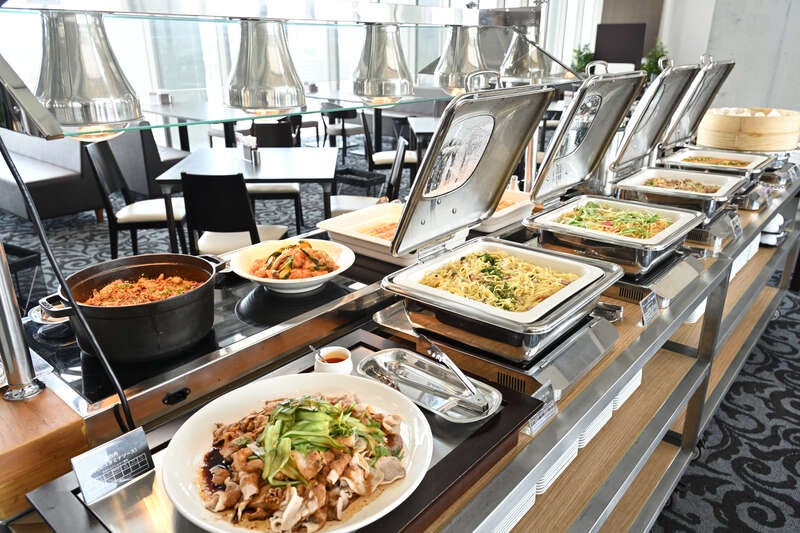 【東京駅・上野駅・大宮駅・熊谷駅・本庄早稲田駅・高崎駅発】【旅せよ平日】天空レストラン！シャトレーゼホテル長野で約５０種類の和洋中＆ケーキ・デザートブッフェ 善光寺詣りと国宝松本城天守プロジェクションマッピング　日帰り3