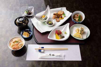 【群馬県内発】 秋深まる芦ノ湖クルーズと鴨宮「料亭 門松」地産地消ランチ 日帰り