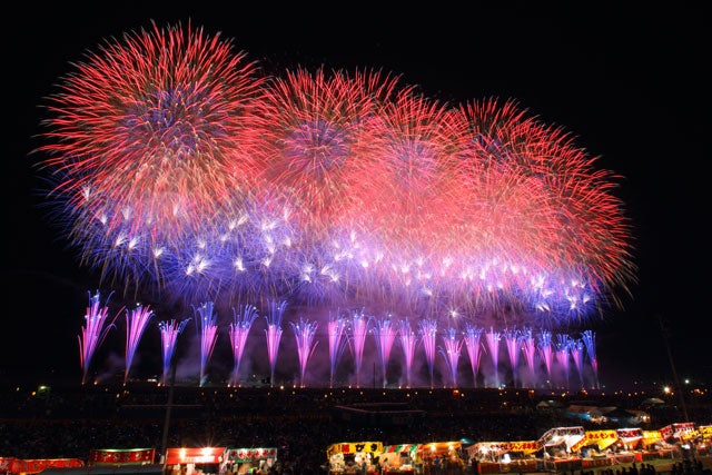 ★催行決定★ 第98回全国花火競技大会「大曲の花火」ペア席付！日本三大花火大会を楽しむ 東京駅発・復路夜行バスツアー＜夜行バス快適グッズ付＞2