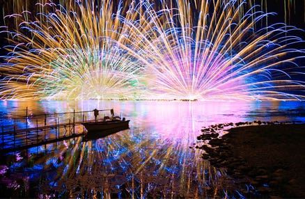 ★第78回諏訪湖祭湖上花火大会★【商連特別桟敷席】総打ち上げ数40000発の大迫力！東京・新宿発 復路夜行バスツアー 夜行バス快適グッズ付き