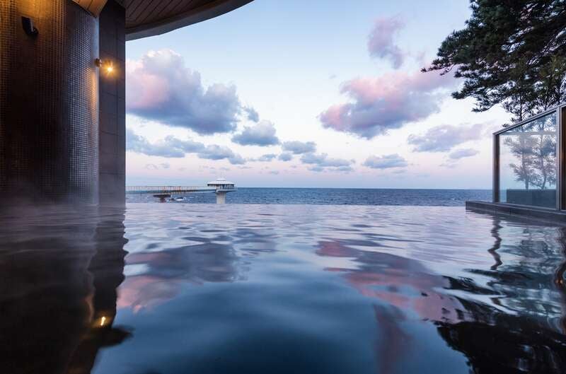 【兵庫県内発】 日本屈指の古湯「南紀白浜温泉」ホテルシーモアで癒しの休日　日帰り1