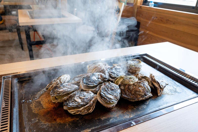 【和歌山県内発】 豪快！日本海　舞鶴の牡蠣小屋で食す！旬の岩牡蠣料理　日帰り2