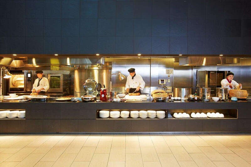 【埼玉県内発】 心も温まる煌めき東京散歩　品川プリンスホテル大人の美食空間「リュクス ダイニング ハプナ」ランチビュッフェ  ちひろ美術館・恵比寿ガーデンプレイス・目黒川イルミネーション　日帰り3
