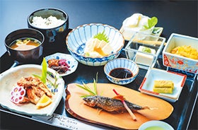 緑滴るかやぶきの里へ　美山で鮎料理堪能2