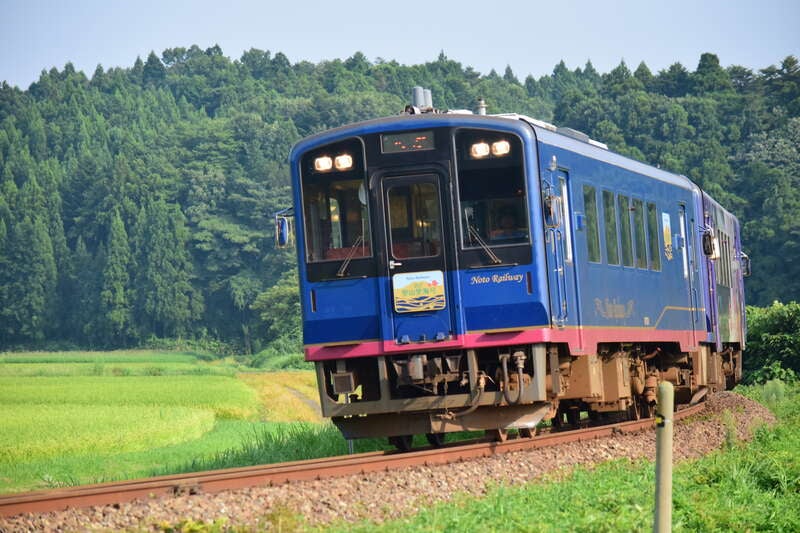 【福井県内発】  「旅して応援、能登」　能登牡蠣コースの昼食とのと鉄道震災語り部列車乗車　日帰り2