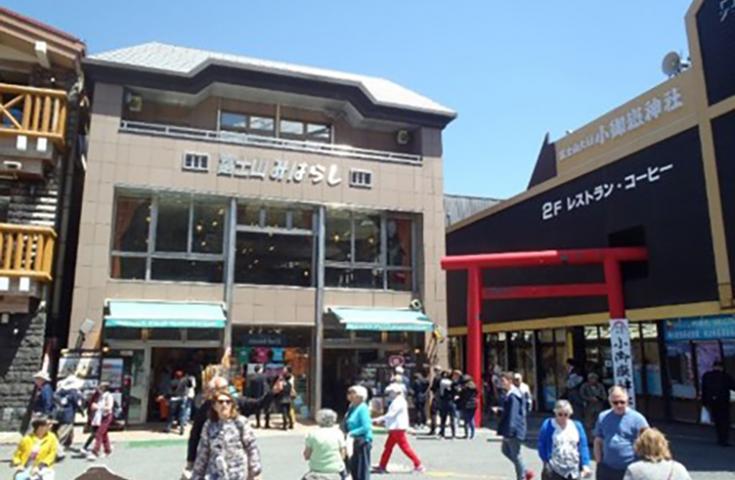 [上野/新宿発]訪れたいスポットとして人気の富士山と忍野八海をめぐり日本最大級のプレミアムアウトレットまで！ 大満喫日帰りバスツアー！(韓国語ガイド付)3