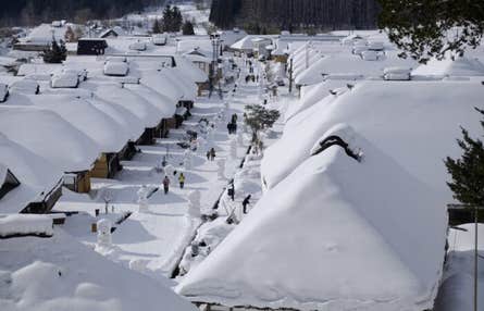 【横浜発】大内宿と会津若松 冬の大内宿散策と会津若松の歴史名所巡り!名湯東山温泉でゆっくり滞在にアルコール飲み放題まで!!鶴ヶ城見学&会津名物『わっぱめし』昼食付