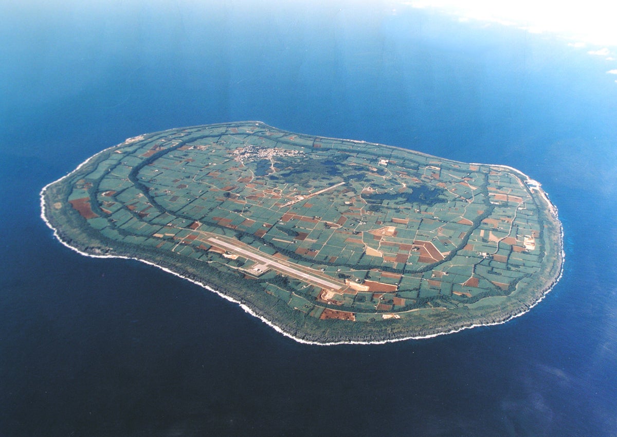 【青森空港発】 ≪島たび≫ 絶海の孤島『南大東島』と癒しの楽園『北大東島』５日間2