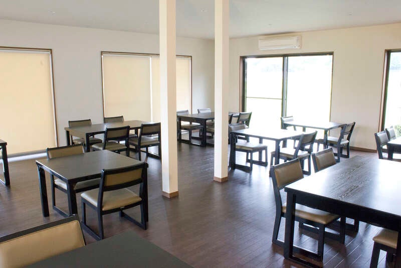 【和歌山県内発】 甲賀の老舗「松茸屋 魚松」で味わう「松茸・近江牛」あばれ食いと関西屈指の紅葉名所「石山寺」　　日帰り3