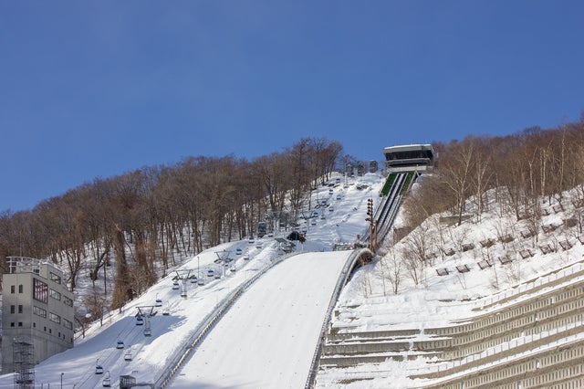 【羽田空港発】 幻想的な「青の運河」と「天狗山夜景」 グランドパーク小樽と登別温泉ホテルまほろば泊　美食とトキメキ北海道３日間2