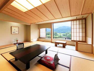 ■●夜発バス　エイブル白馬五竜＆Hakuba47　大町温泉郷・緑翠亭景水 和食会席（1泊4日）