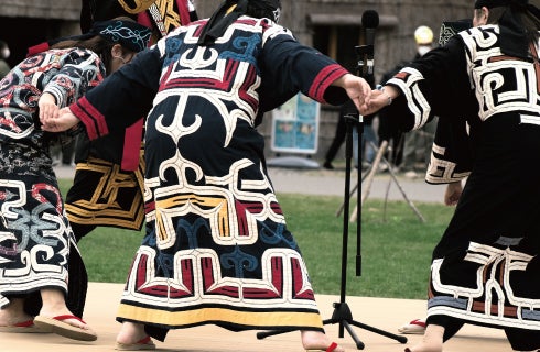 ★1名催行!★ ウポポイ（民族共生象徴空間）での多彩なアイヌ文化体験と登別地獄谷の迫力を間近で体験！青く輝くパノラマビュー「サイロ展望台」で洞爺湖を望む絶景鑑賞日帰りバスツアー2