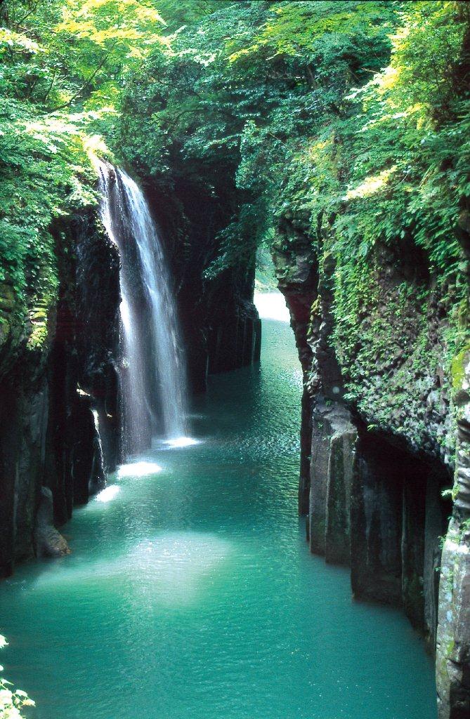 【茨城県内発】 別府・霧島・雲仙温泉にご宿泊！九州7県周遊温泉三昧４日間 ～太宰府・原尻の滝・高千穂・青島海岸・熊本城公園・長崎～1