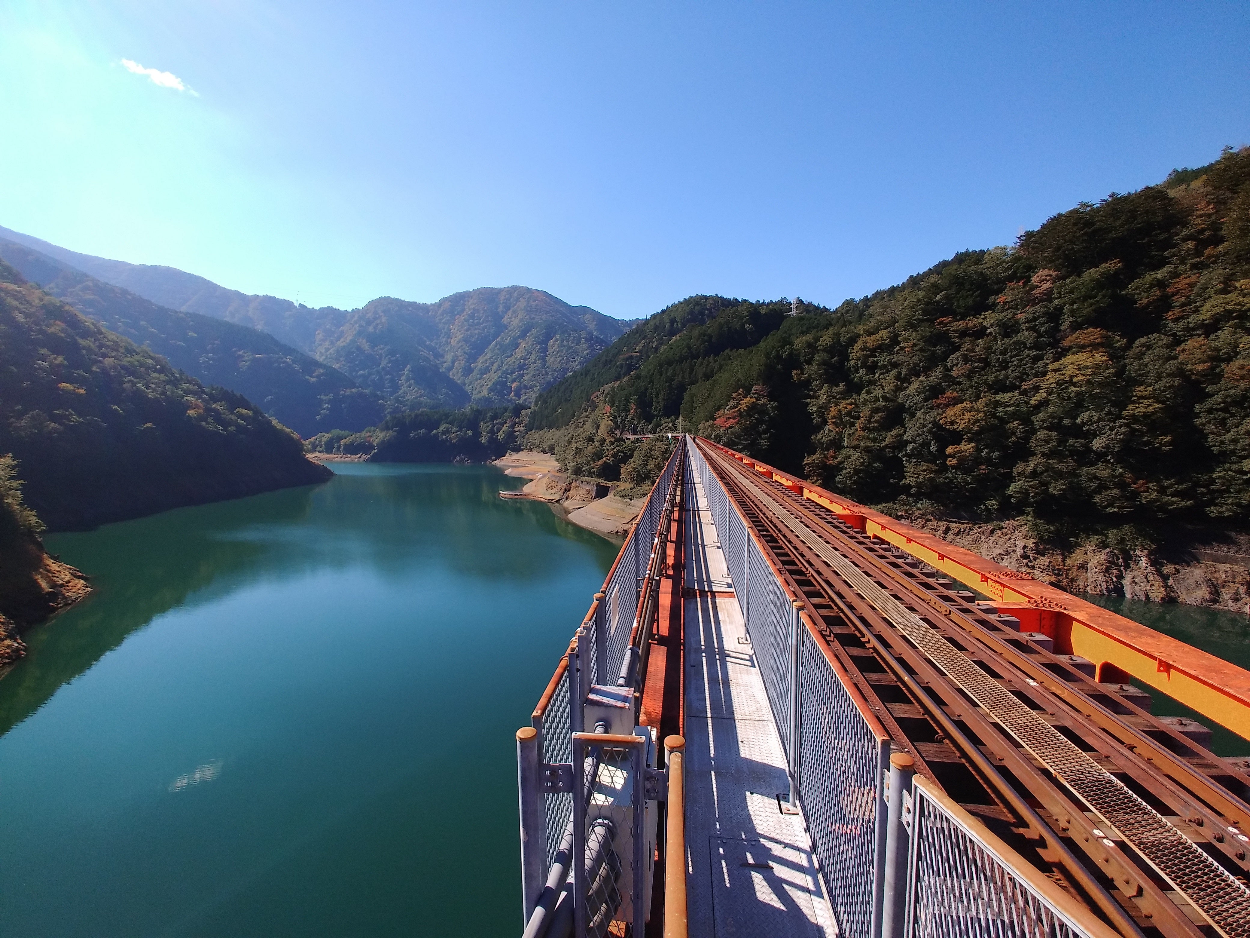 【静岡県内発】 大型バスでは行けない紅葉の秘境！寸又峡と日本で唯一！大井川鉄道アプト式トロッコ列車3