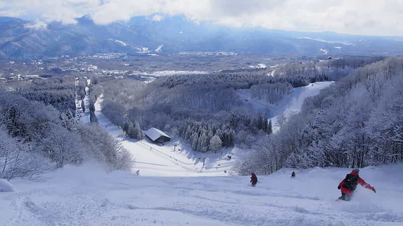 夜発バス/香嶽楼（赤倉観光リゾート)・1泊リフト券付（利用日数選択）3