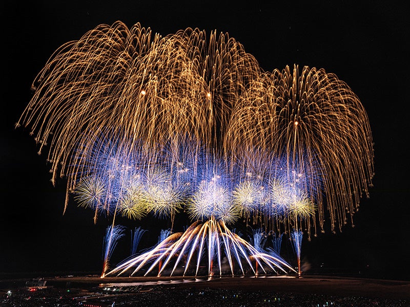 【新宿発】ぶっとび格安✨ぎおん柏崎まつり海の大花火大会2026(テーブル席付）🎆 バスツアー（復路夜行便/翌日新宿着）3