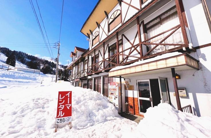 [東京/新宿発]【往復バスで行く】夜発 石打丸山「アーバンヒル石打」 車中1泊現地2泊4日【リフト2日券付】【夕食・翌朝食付】1