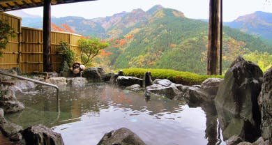 紅葉の祖谷渓・郷土料理と絶景の天空露天風呂