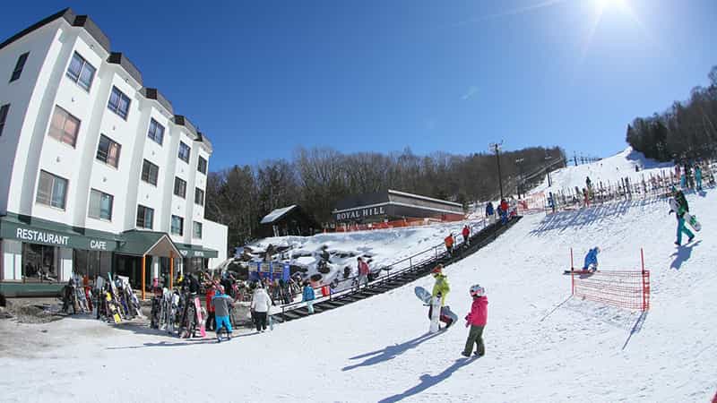 【新宿朝発】ぶっとび！日帰りスキー＆スノボ｜白樺湖ロイヤルヒルスキー場（リフト券付）2