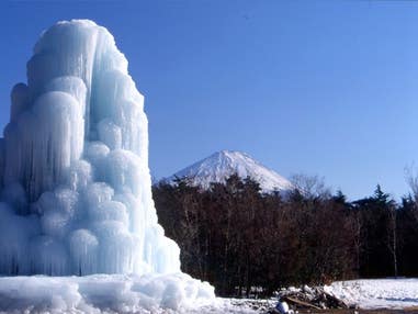 ■【山梨】《7日間限定設定》富士山麓の冬景色♪『西湖こおりまつり』見学とニッポンの原風景が甦る「西湖いやしの里根場」&富士を望む絶景露天『山中湖温泉 紅富士の湯』