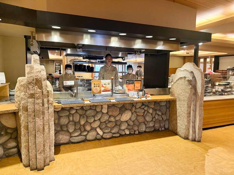 【新大阪・大阪・天王寺駅発】 ＪＲで行く！名湯白浜温泉の老舗『旅館むさし』でランチバイキング＆温泉入浴と白浜フリータイム　日帰り2