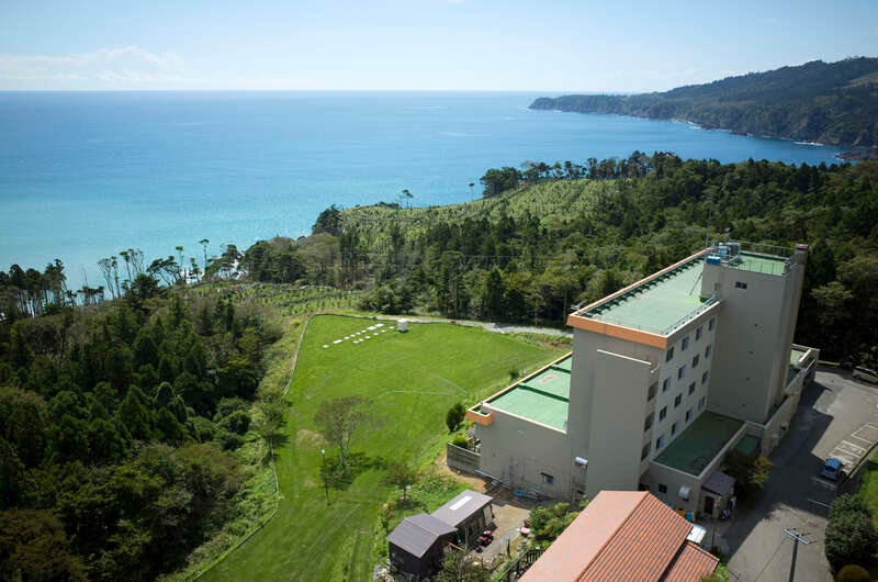 【秋田市内発】 初巳大祭本祭初日に参拝！金華山黄金山神社　 南三陸の漁港直送　鯨料理の夕食　島周の宿　さか井 2日間1