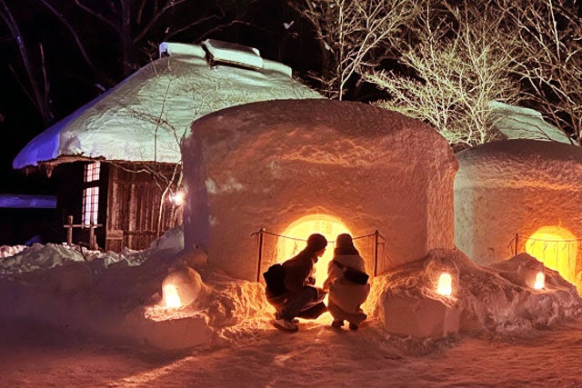 【新宿発】幻想的な夜景に感動！銀世界に広がる「湯西川温泉かまくら祭り」ライトアップ＆栃木の大粒いちご狩り食べ放題！！　日帰りバスツアー3