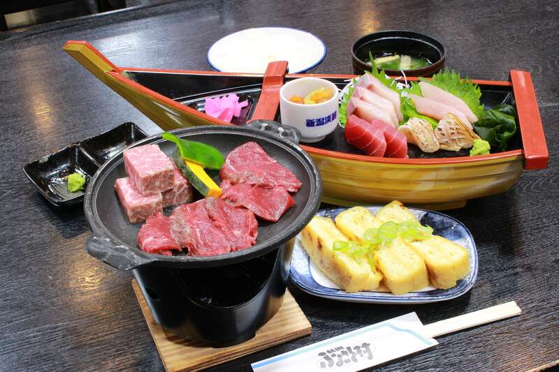 【福島県内発】 越後の紅葉！ 村上牛・越後牛食べ比べと名物栃尾のあぶらげ付日本海舟盛御膳（日帰り）1